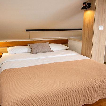 Guest House Jedro Petrovac Buitenkant foto