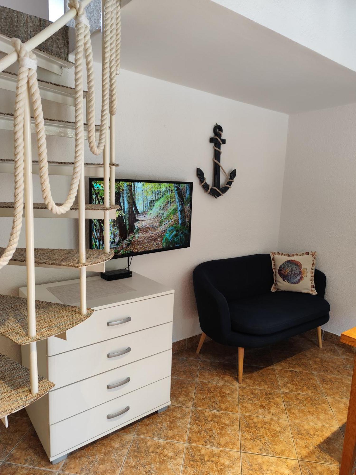 Guest House Jedro Petrovac Buitenkant foto