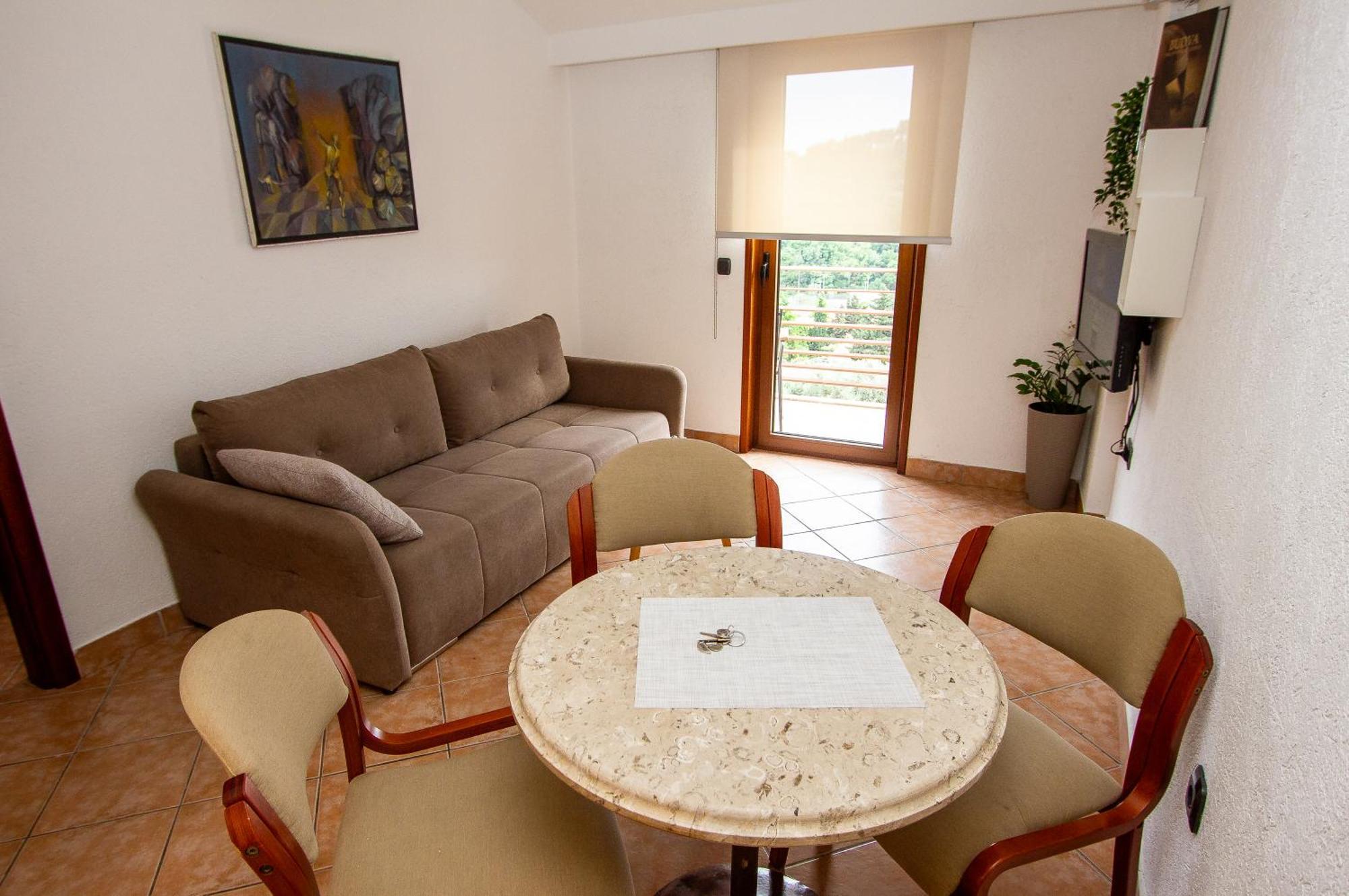 Guest House Jedro Petrovac Buitenkant foto