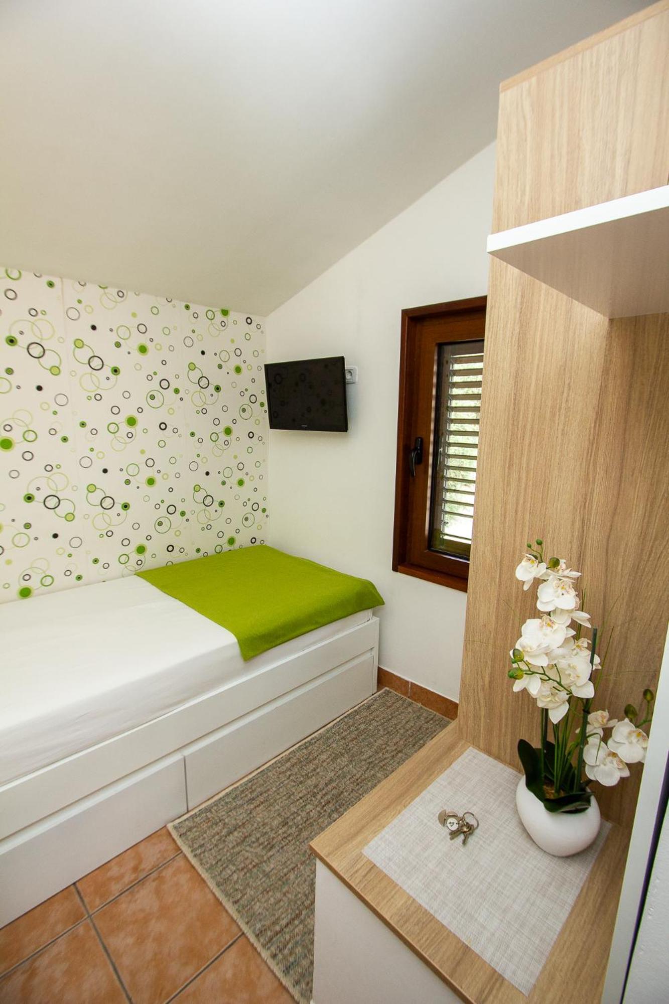 Guest House Jedro Petrovac Buitenkant foto