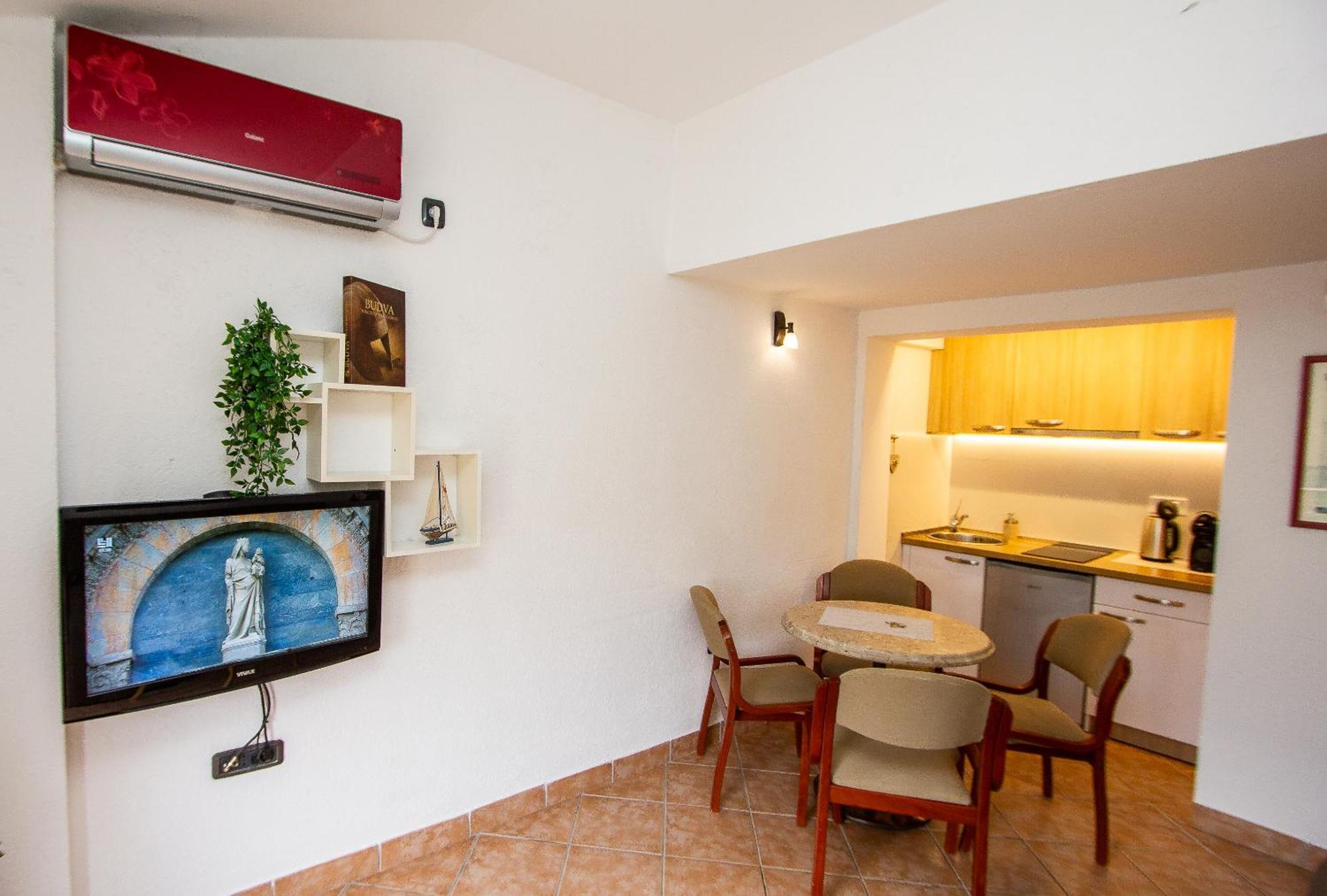 Guest House Jedro Petrovac Buitenkant foto