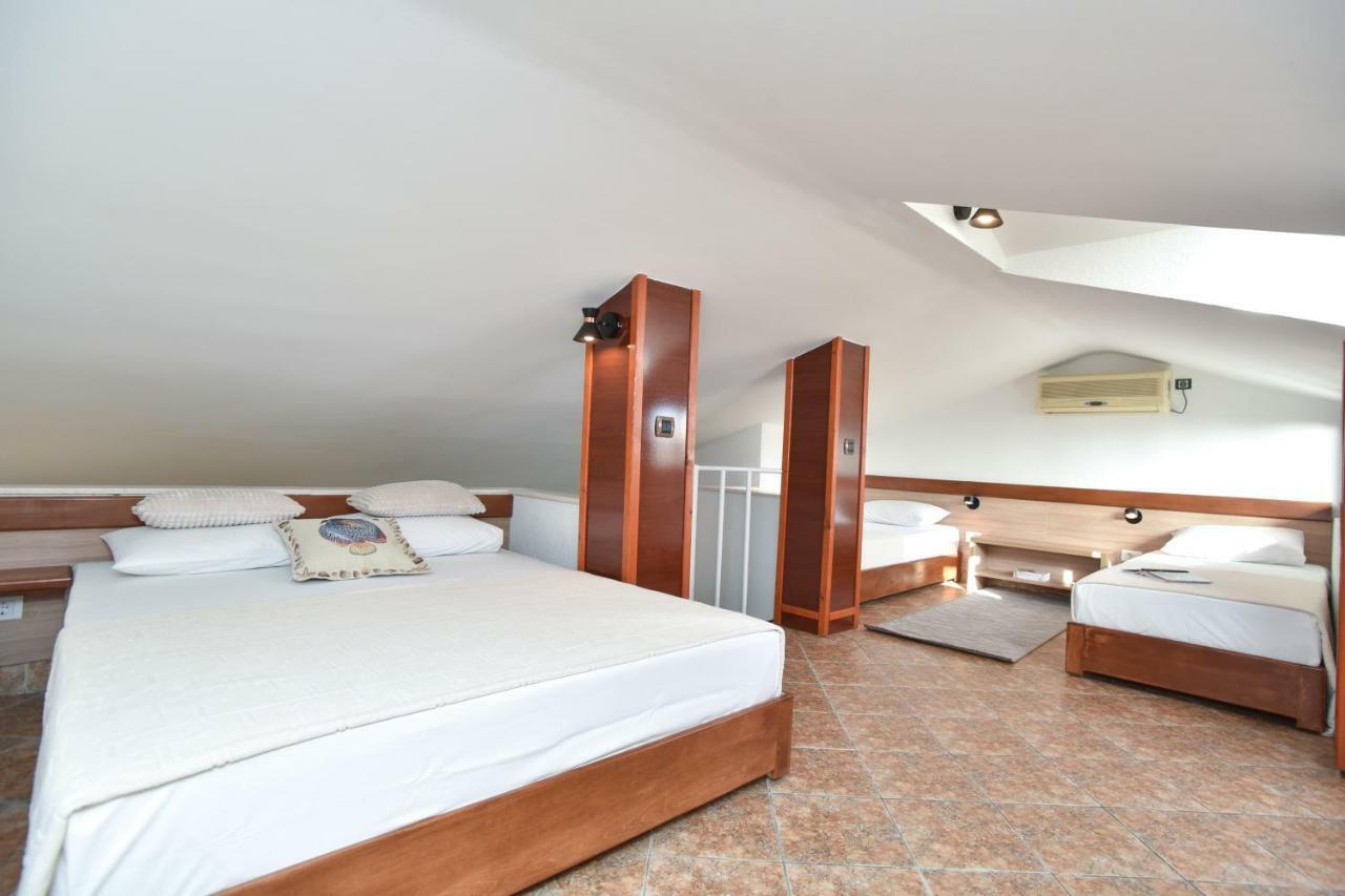 Guest House Jedro Petrovac Buitenkant foto